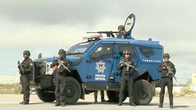 El gobernador Francisco García Cabeza de Vaca, entregó las primeras 5 unidades TPV Sandcat.