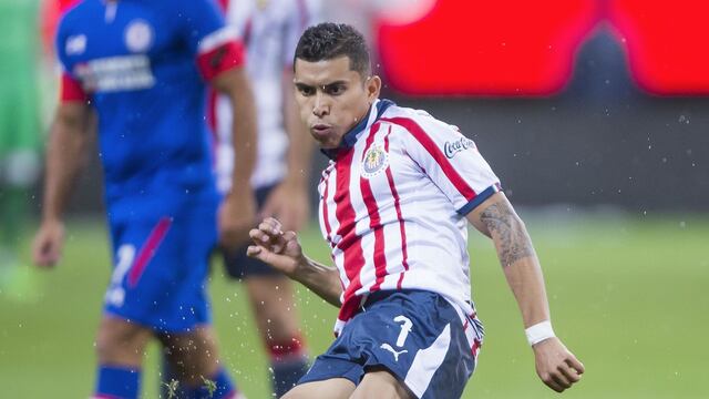 Pineda realiza un disparo en juego ante La Máquina.