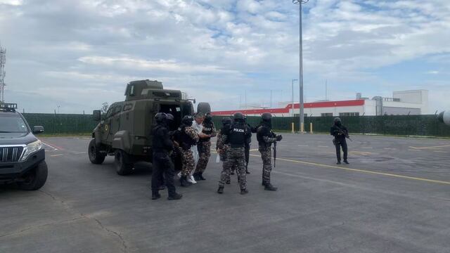 Jorge Glas es trasladado a la fuerza a la cárcel de Guayaquil