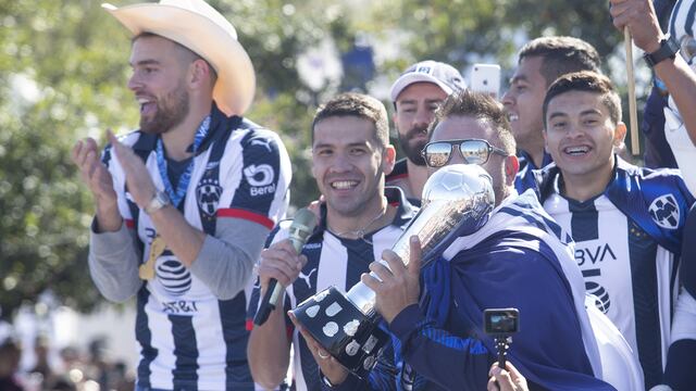 Rayados en desfile.