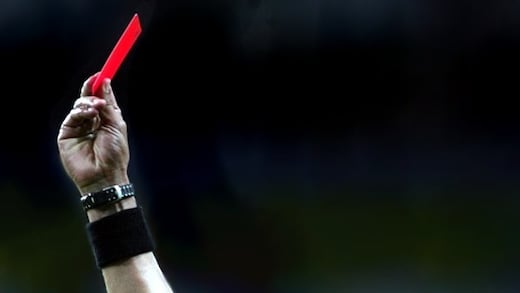 Suspenden por 50 años a un jugador de futbol