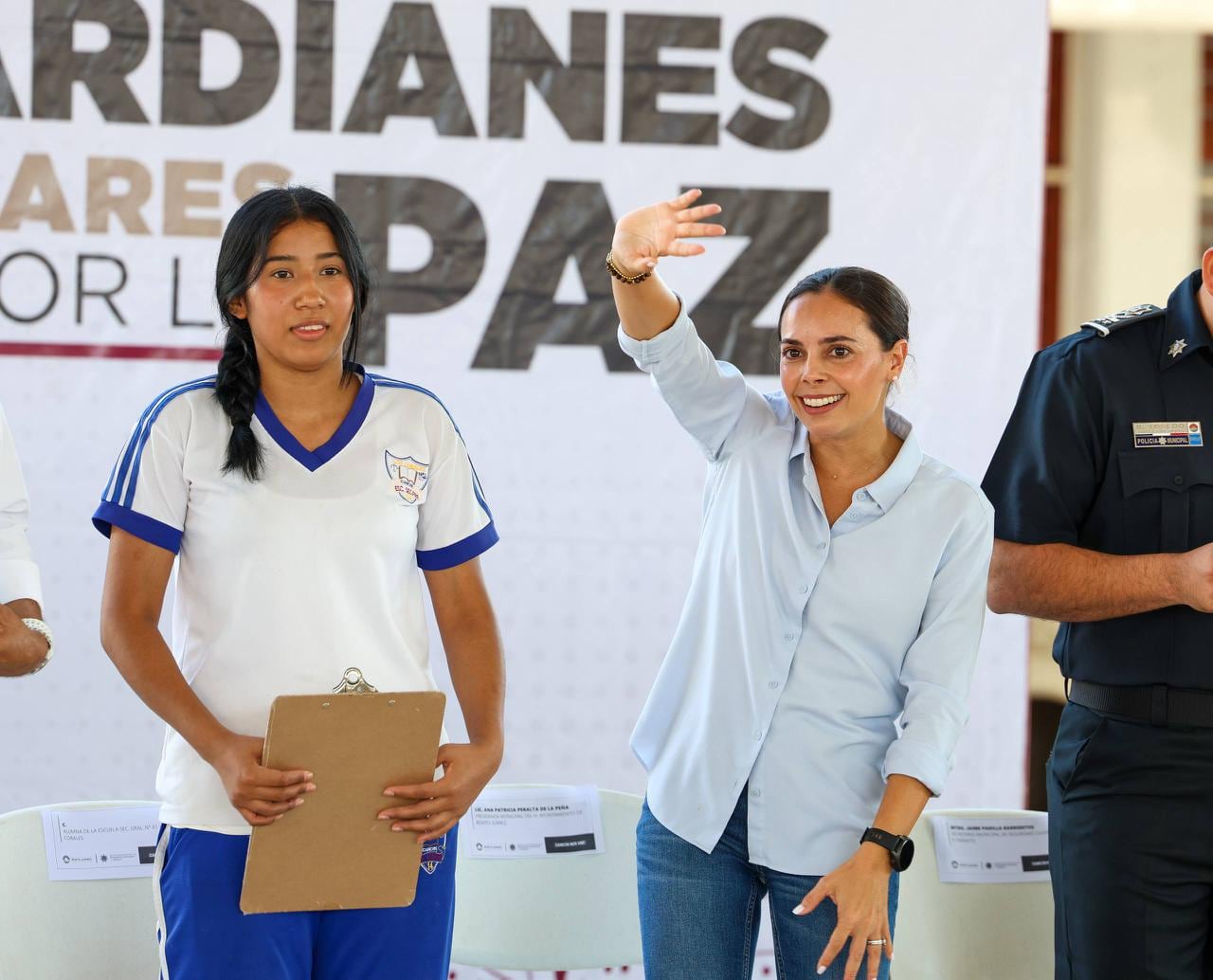 Ana Paty Peralta impulsa participación juvenil en la construcción de paz
