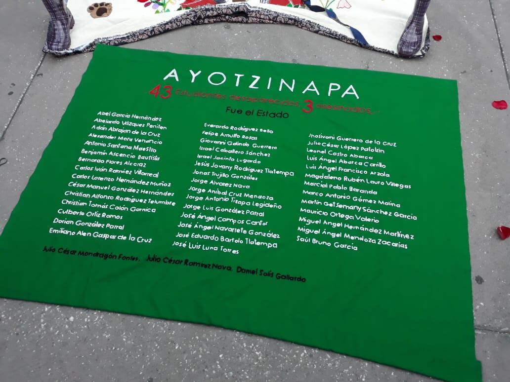 Manta protesta 5 años Ayotzinapa.