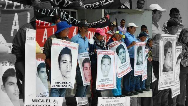 Padres de los jóvenes víctimas de desaparición forzada.