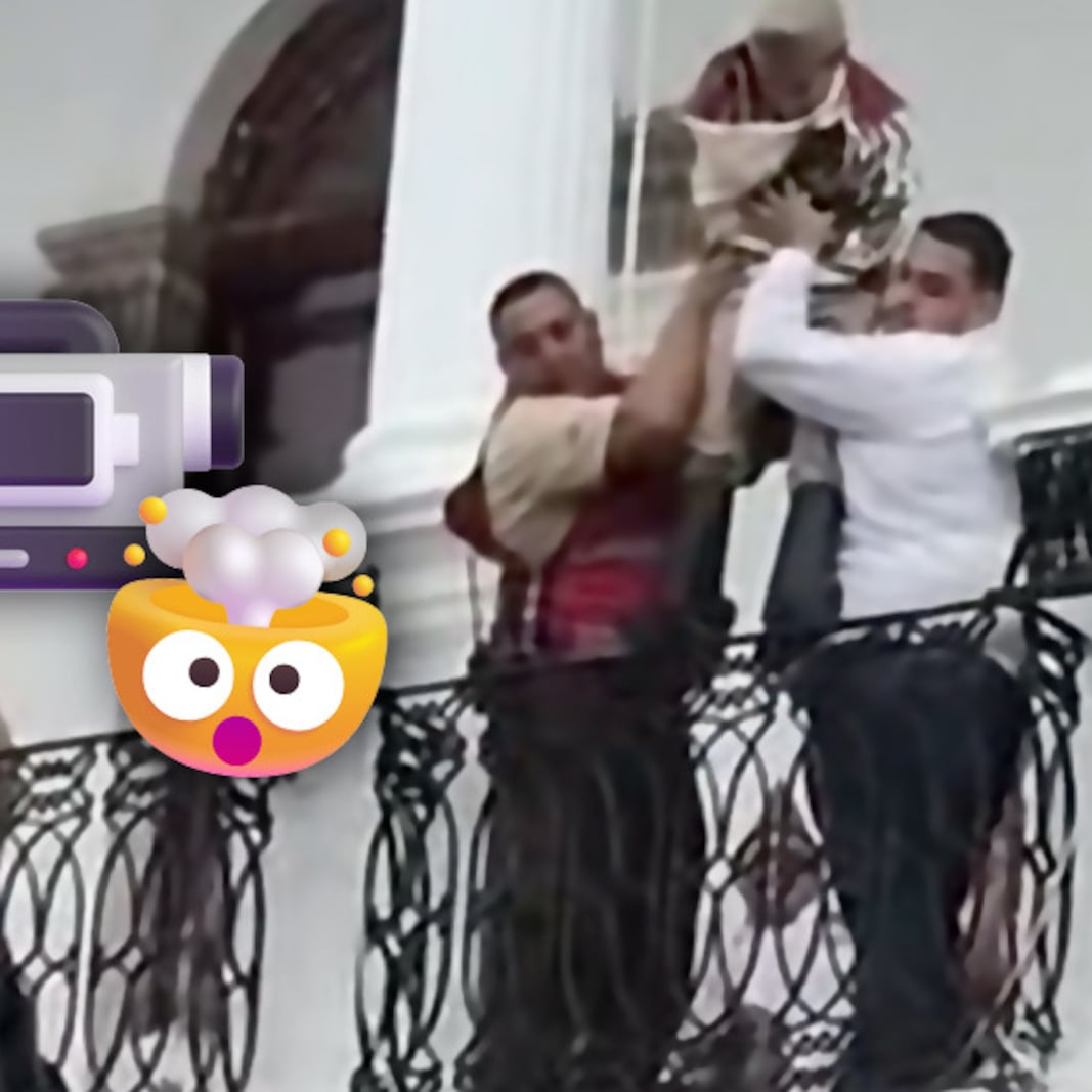 Un niño, un balcón y Juan Escutia: la representación que causa polémica en Ameca
