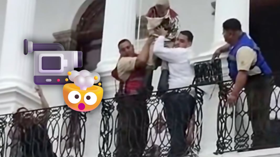 Un niño, un balcón y Juan Escutia: la representación que causa polémica en Ameca