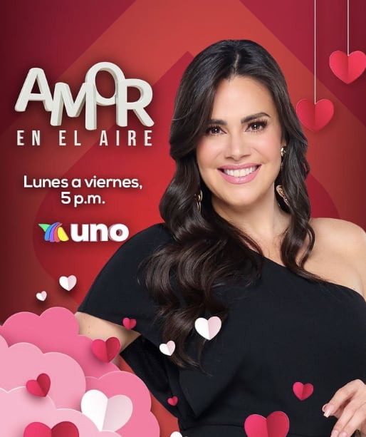 Luz Elena González como presentadora de Amor en el aire