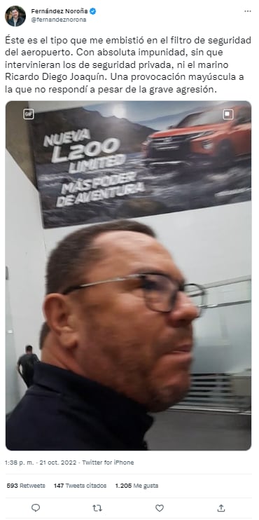 Gerardo Fernández Noroña divulga foto de pasajero que lo embistió en el AICM