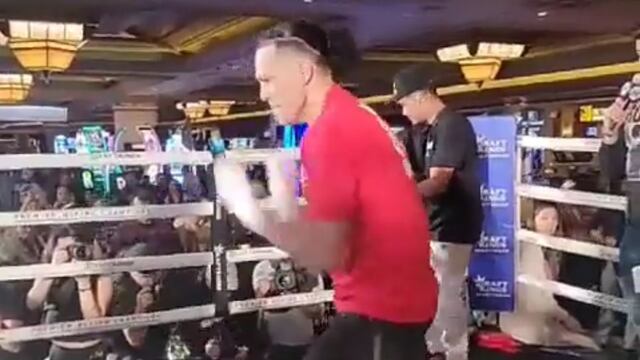 David Benavidez exhibió su velocidad con los puños.