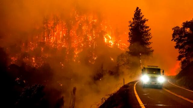 Por incendio McKinney en California evacúan a más de 2 mil residentes; más de 20 mil hectáreas afectadas