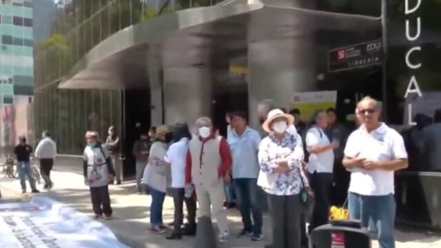 Avenida Reforma permanece bloqueada por Trabajadores de Cultura.
