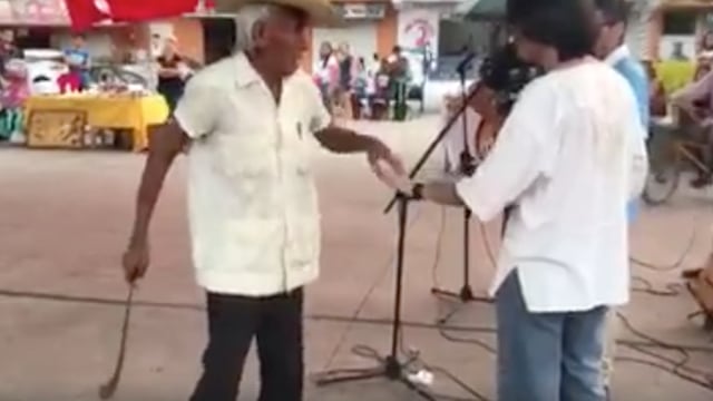Machete.
