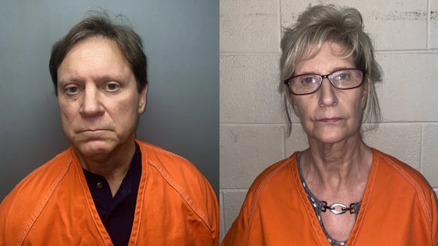 Clay y Sheila Fletcher, padres de la mujer que murió en un sofá