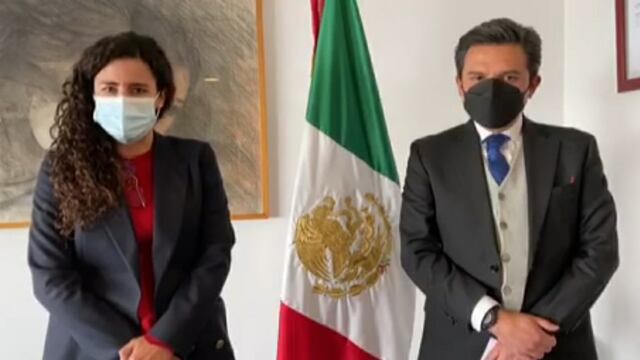 Luisa Alcalde y Zoé Robledo