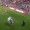 Enorme Toro invade partido de Rugby y provoca terror entre jugadores y aficionados