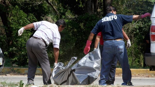 Levantamiento de cadáver en Guerrero, la entidad menos pacífica en México.