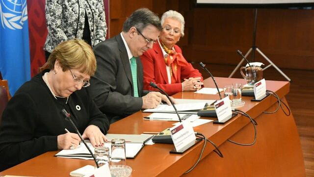 Michelle Bachelet y Marcelo Ebrard firman Acuerdo para brindar asesoría y asistencia a la Comisión para la Verdad del caso Ayotzinapa