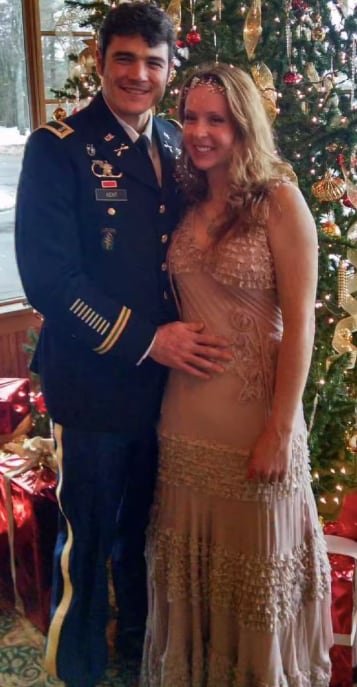 Joe Kent y su primera esposa