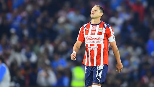 “Pinche abuelo”: Figura histórica de Chivas explota contra Chicharito por fallar penal vs Cruz Azul