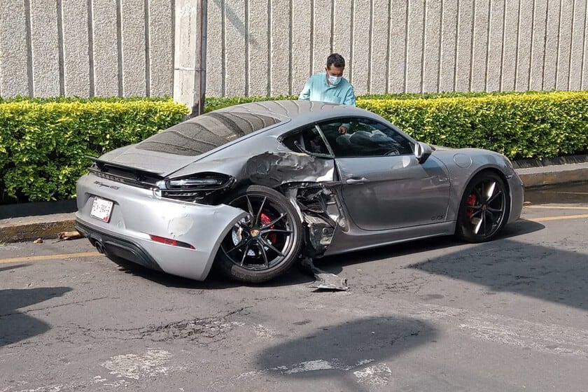 Porsche 718 Cayman GTS 4.0 que chocó contra Patrulla en Polanco