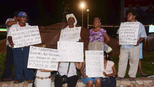 Marcha en Acapulco por el esclarecimiento de los hechos en Iguala y la búsqueda de los estudiantes desaparecidos. Foto: Cuartoscuro.