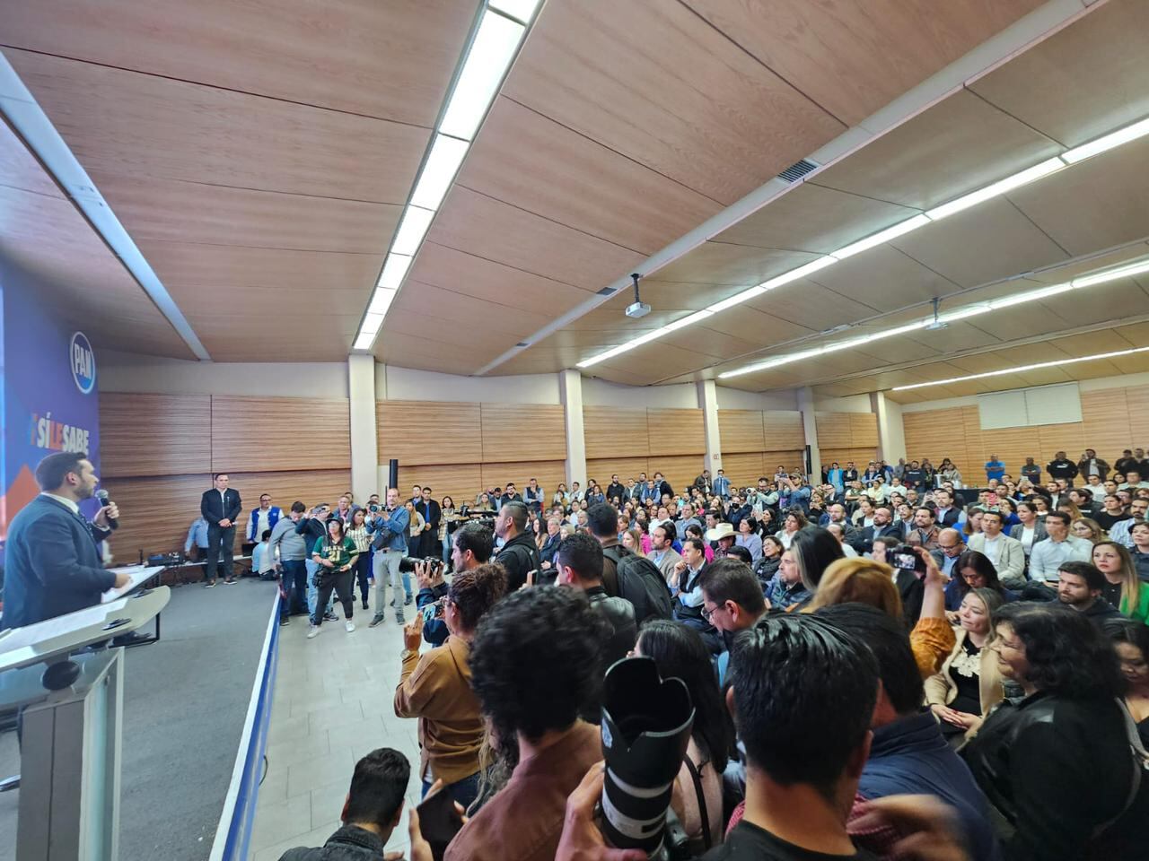 Alan Márquez en su registro como candidato a diputado federal por Guanajuato