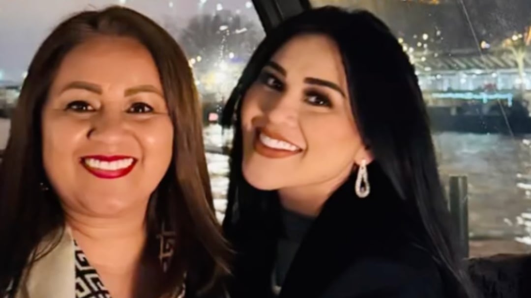 Gomita agradece todo el hate que le terminó pagando el viaje a París con su mamá