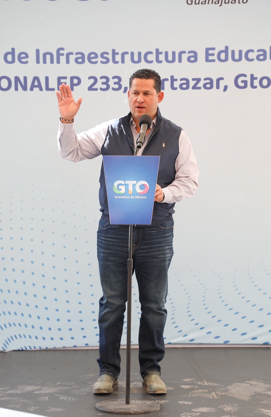 Diego Sinhue entregó una serie de obras en Cortazar, Guanajuato.