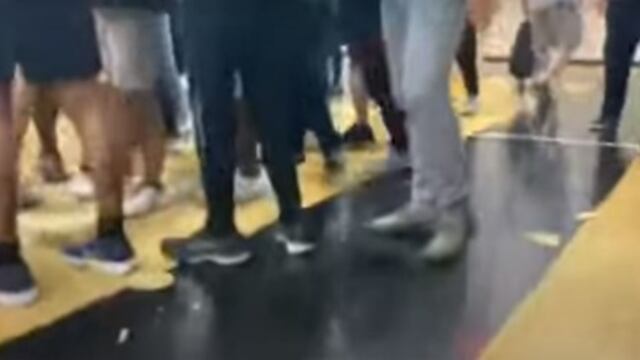 Lanzan tortillas a equipo con estudiantes latinos (video)