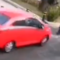 Conductor provoca choque y atropella a un hombre en Iztapalapa (VIDEO)