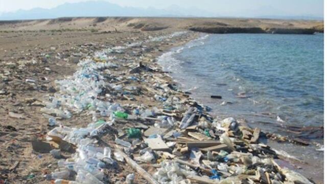 Plásticos en los océanos