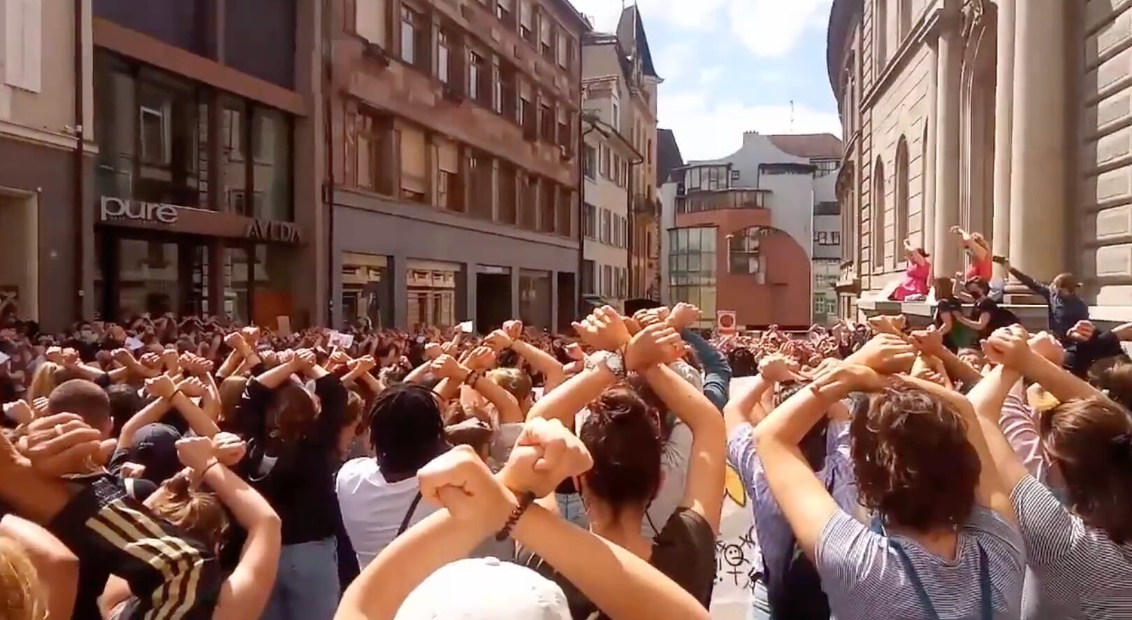 Protestas en Suiza por caso de violador