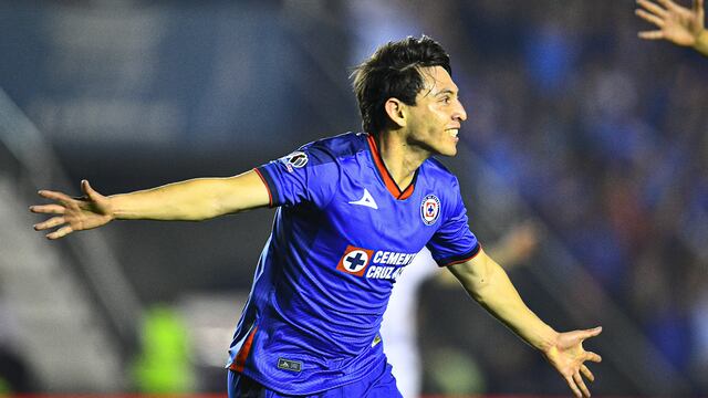 Alexis Gutiérrez celebrando el gol con Cruz Azul