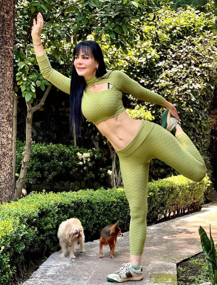 Maribel Guardia con su perrito