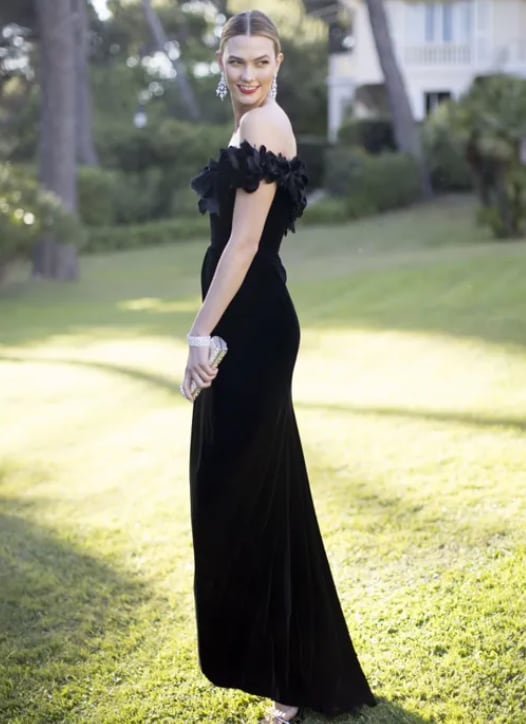 Mujer con vestido de etiqueta