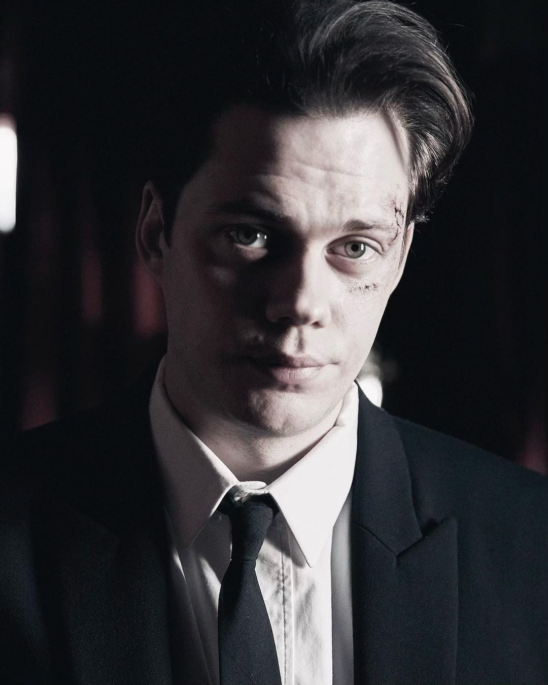 Bill Skarsgård como Clark Olofsson en serie de Netflix