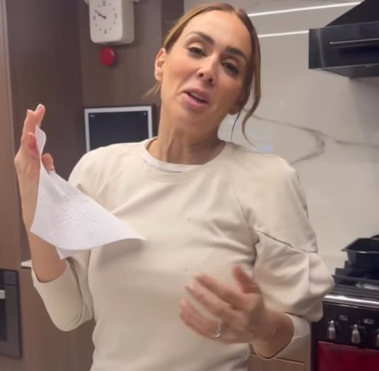 Jacqueline Bracamontes termina en el hospital tras accidentes doméstico