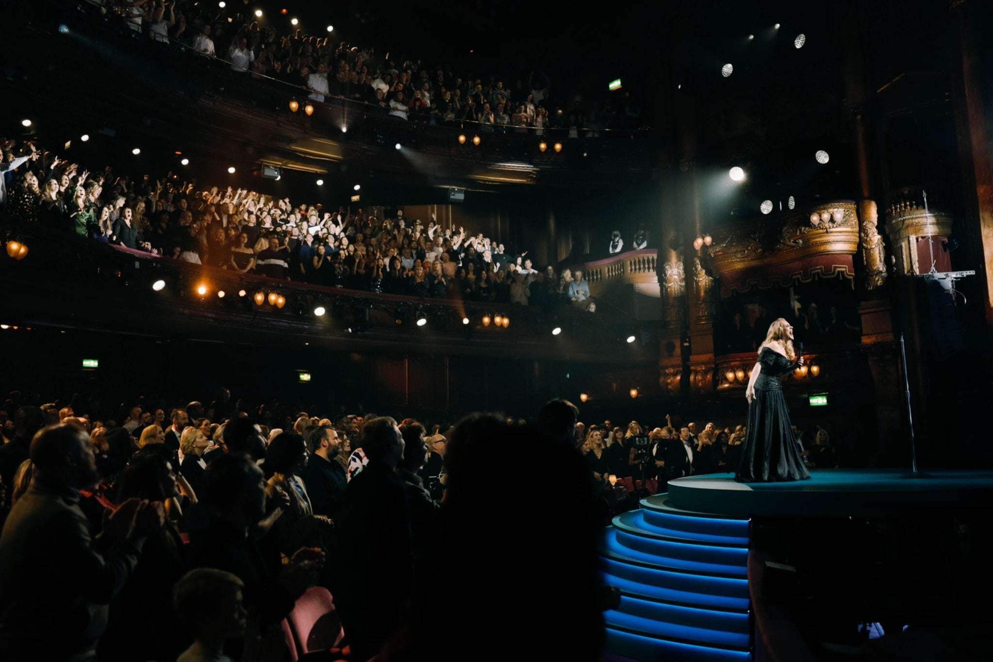 Adele durante su concierto especial ‘An Audience With…’ en ITV