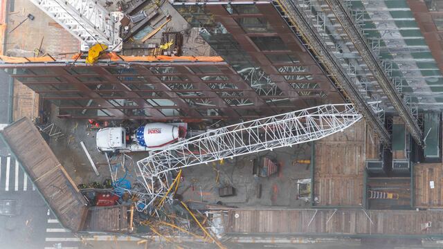 Reportan heridos por caída de una grúa en Manhattan, Nueva York