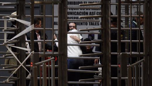 “¡Ya estoy libre, cabrones!”, expresó Padrés al salir de prisión