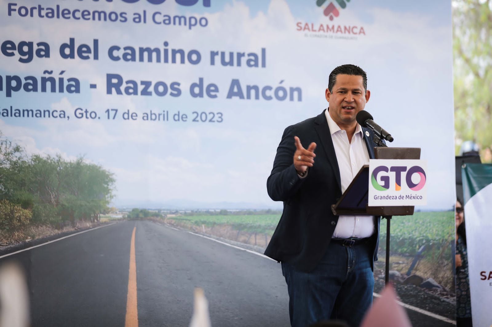 Diego Sinhue Rodríguez entrega obras de modernización del Canal de Coria