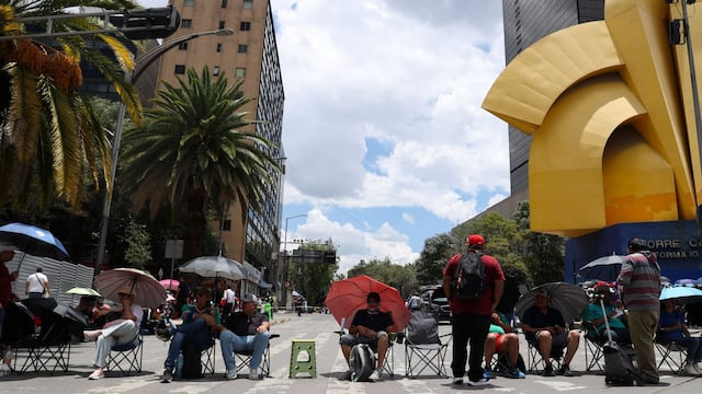 Maestros y maestras de la CNTE bloquearon de nueva cuenta el cruce de avenida Juárez y Bucareli