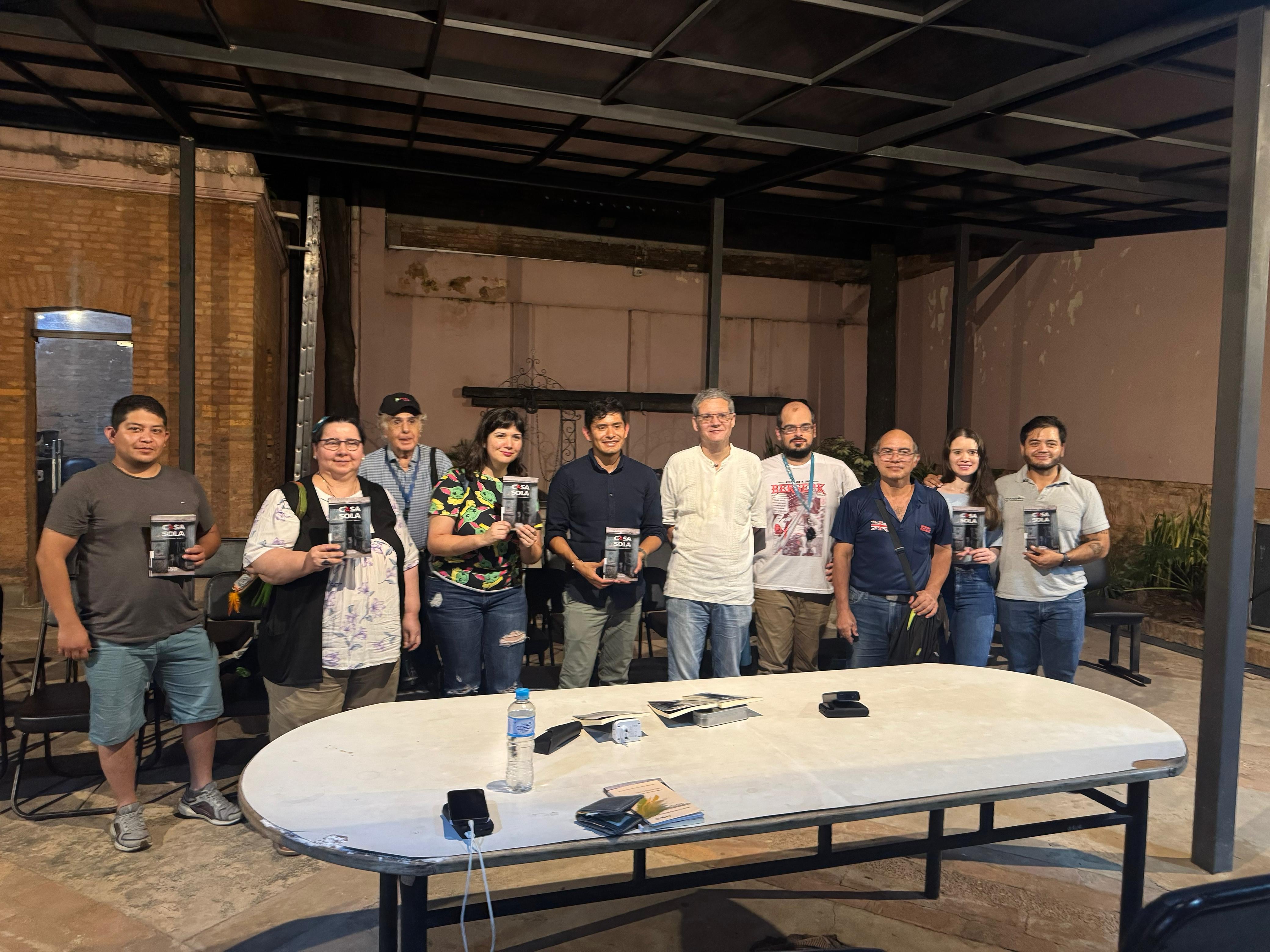 Escritor mexicano Emilio Calderón presenta “Casa Sola” en encuentro literario en Paraguay.