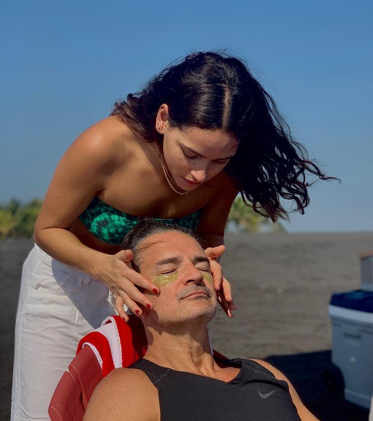 Adria Arjona y Ricardo Arjona.