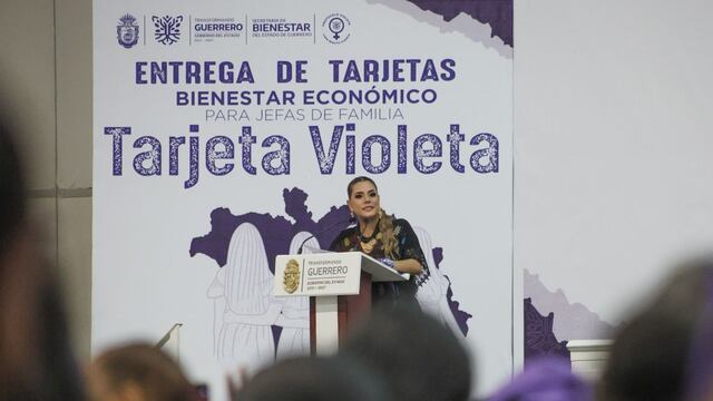 Evelyn Salgado entrega apoyos a beneficiarias de la Tarjeta Violeta