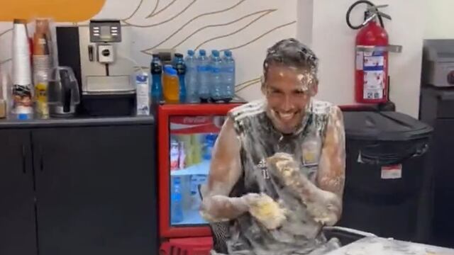 Pastelazo a Diego Reyes en Club Tigres