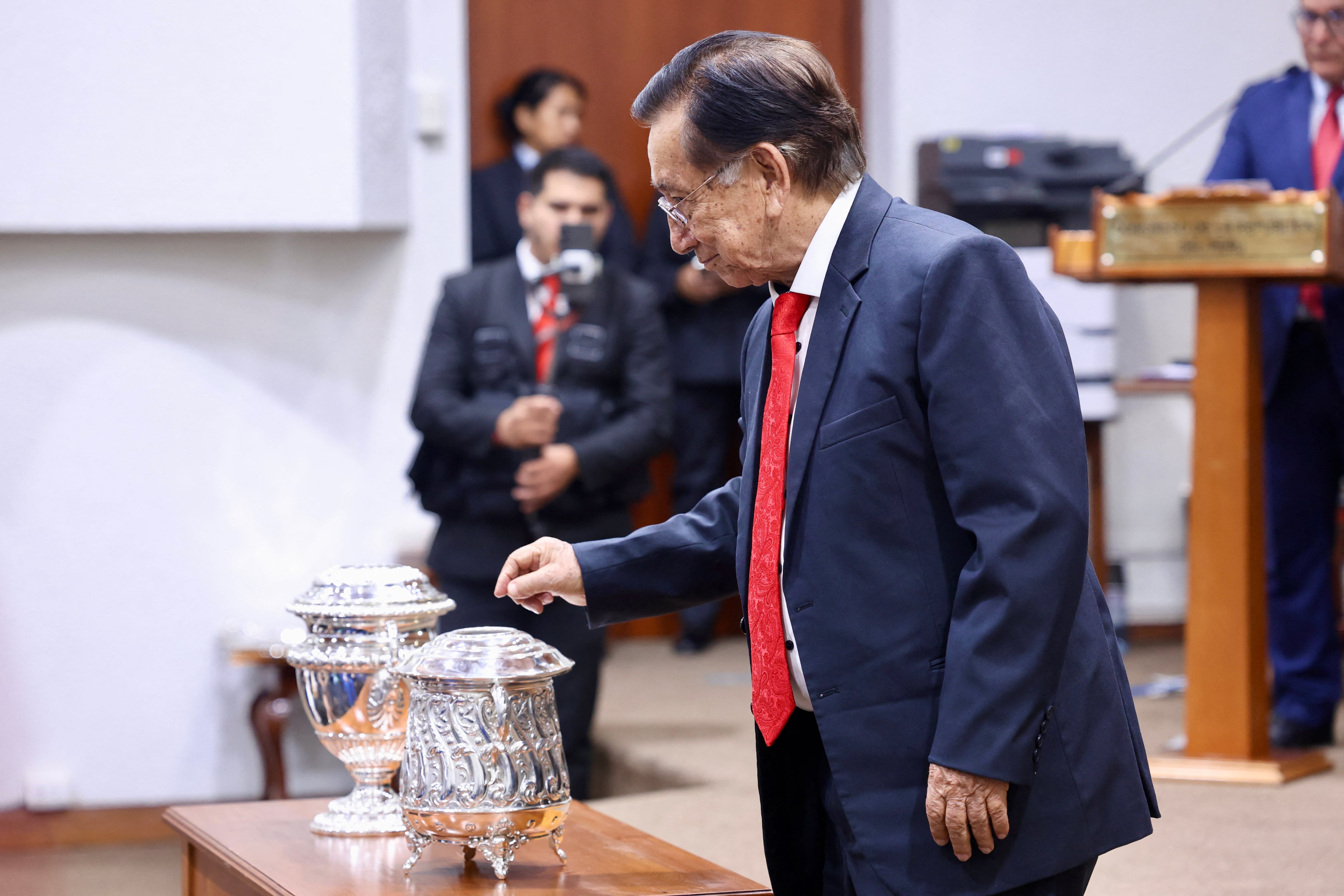 Elecciones en Perú: José María Balcázar es presidente interino
