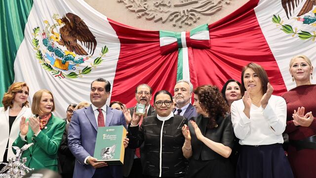 Rosa Icela Rodríguez entrega a Diputados primer informe de Claudia Sheinbaum