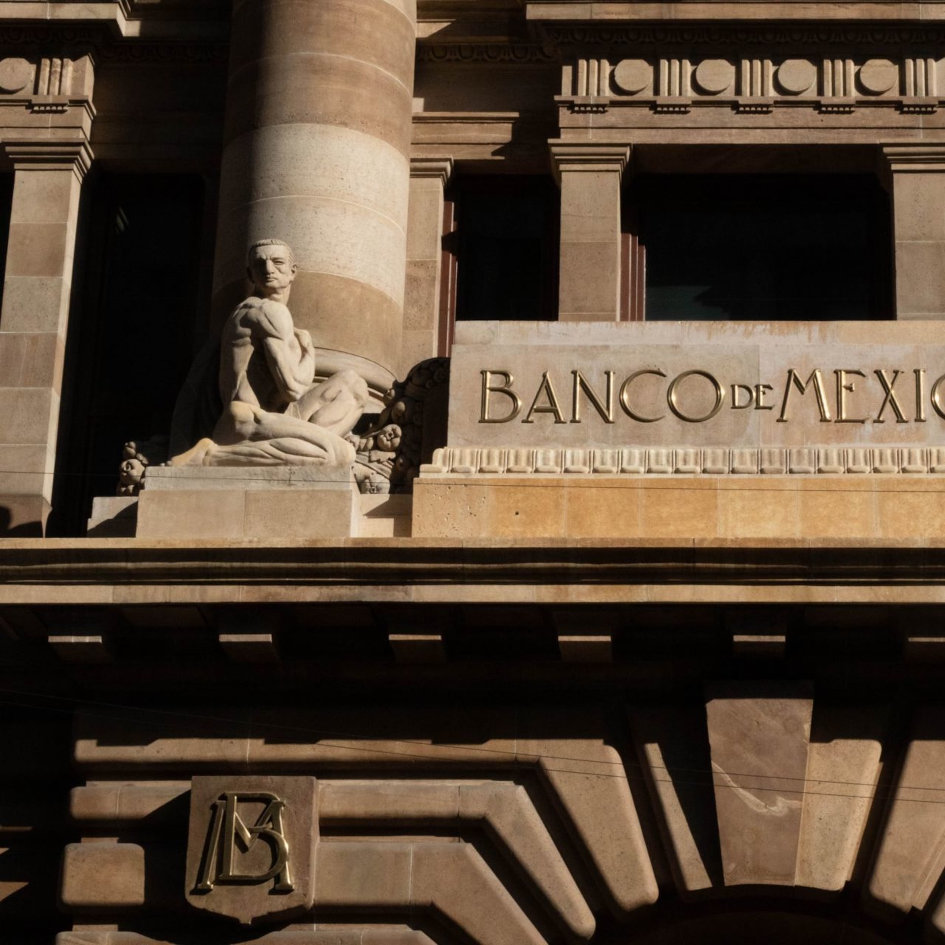 En economía, el Estado manda