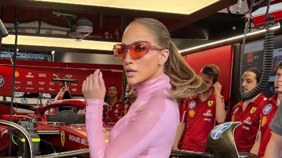 Jennifer Lopez en la F1 con atrevido vestuario roba miradas